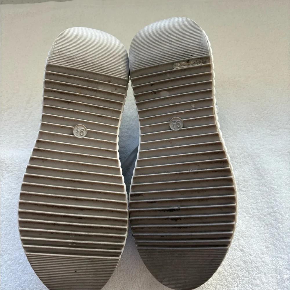 Universal Thread Lifestyle Sneakers Gray/Silver Free People shoe charm, W 9.5 - Picture 8 of 13